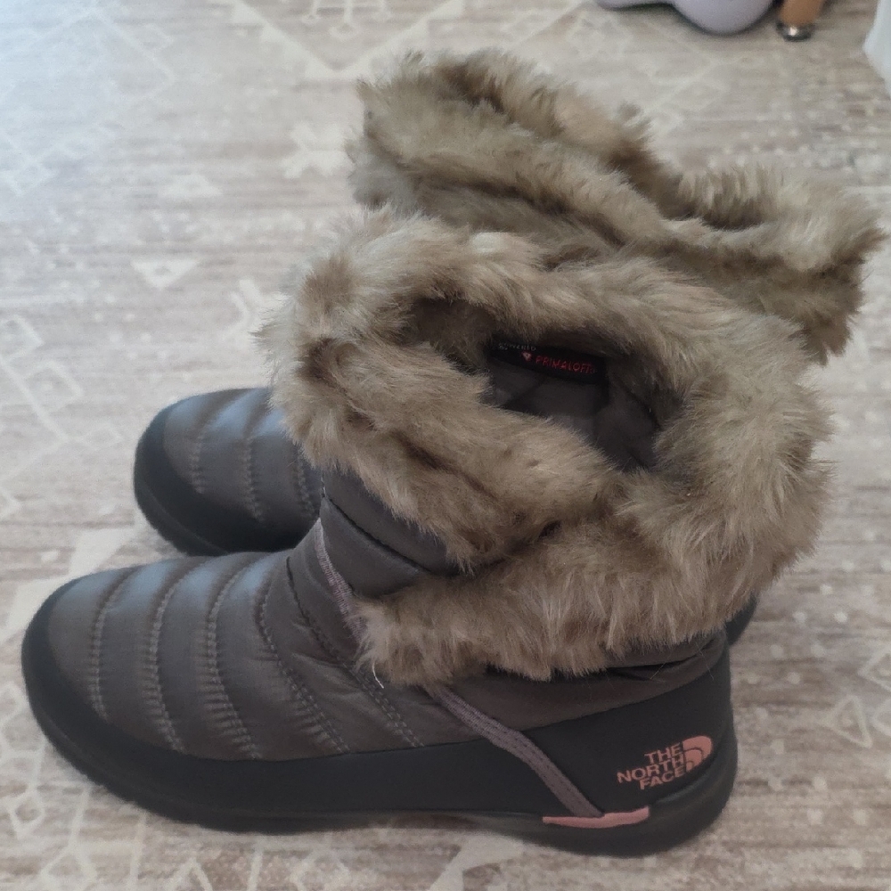 The North Face Women's Charcoal and Tan Winter Boots